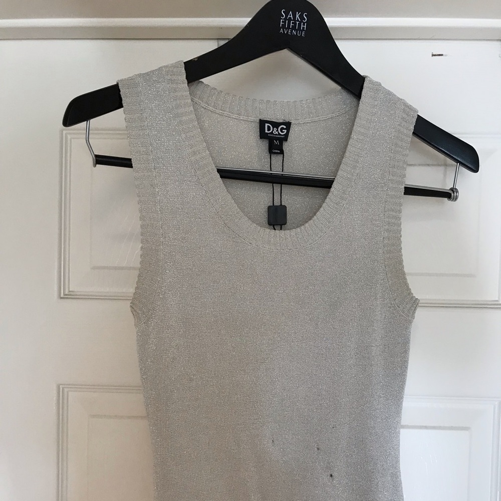 Women’s D&G pull over sweater